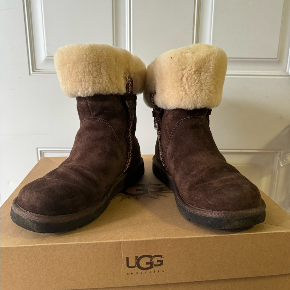 Ugg Australia short suede boots